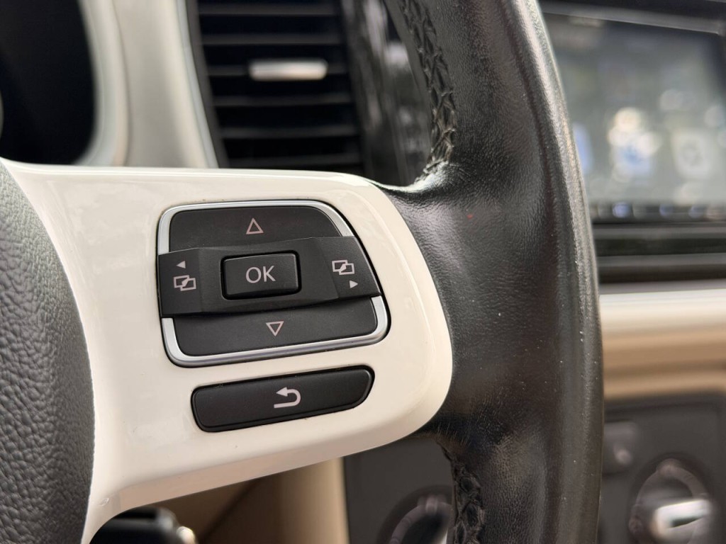 2014 Volkswagen Beetle Image 20