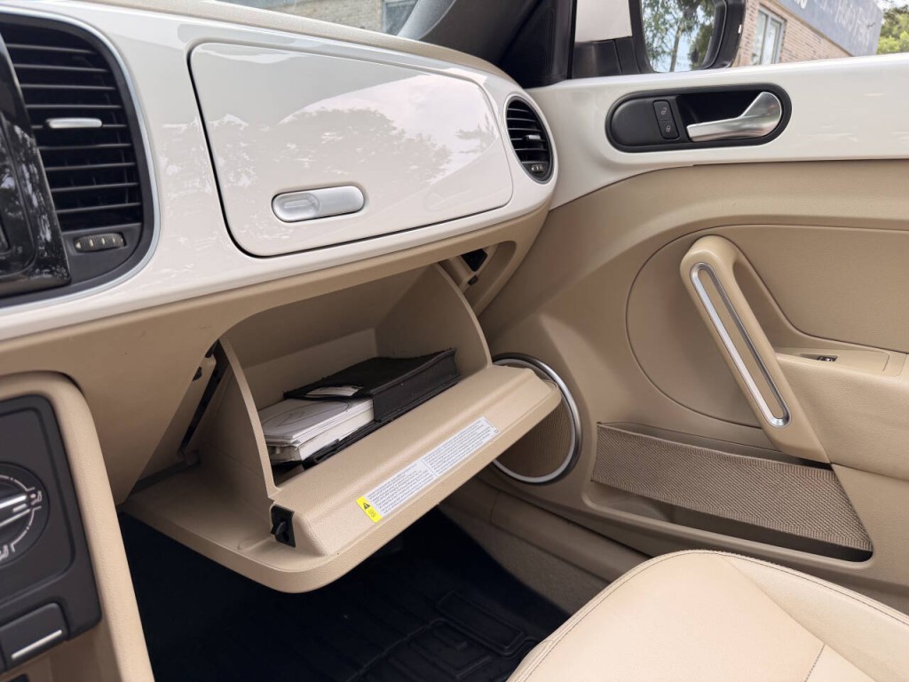 2014 Volkswagen Beetle Image 22