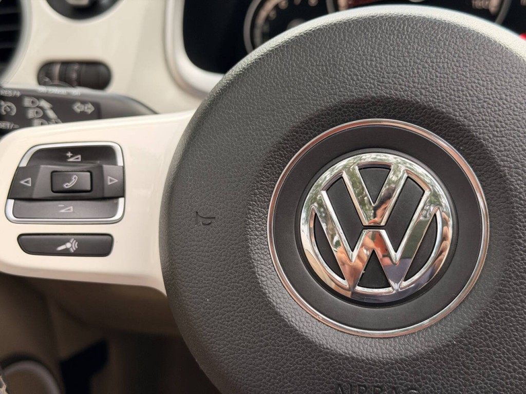 2014 Volkswagen Beetle Image 23