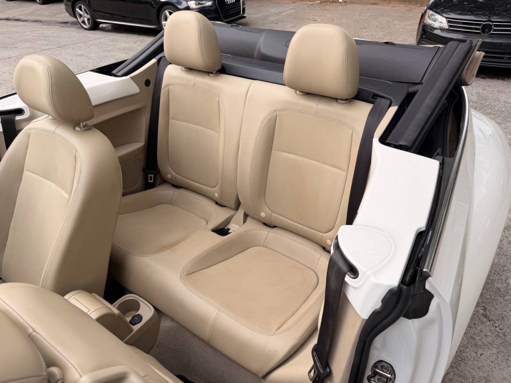 2014 Volkswagen Beetle Image 33