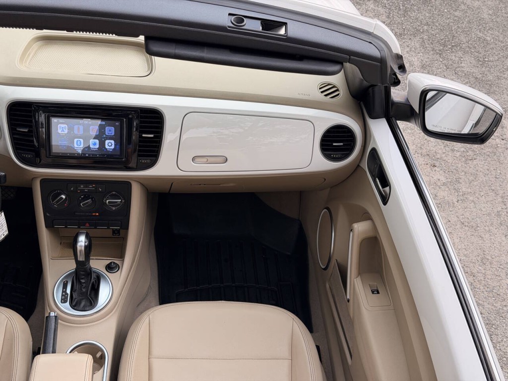 2014 Volkswagen Beetle Image 35