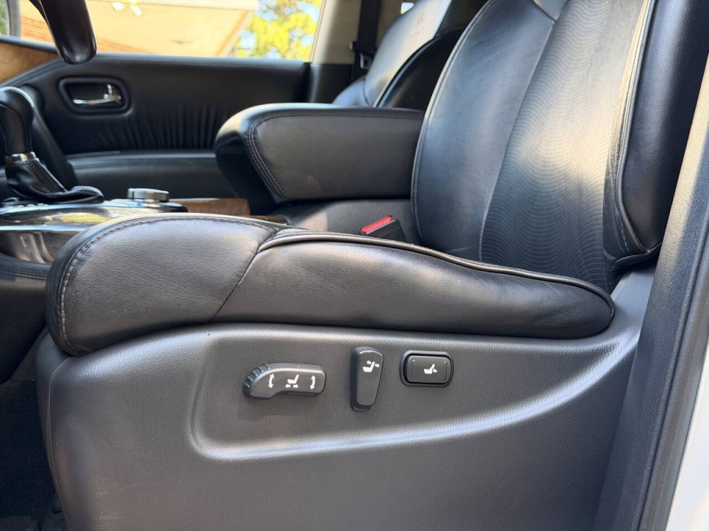 2014 INFINITI QX80 Image 12