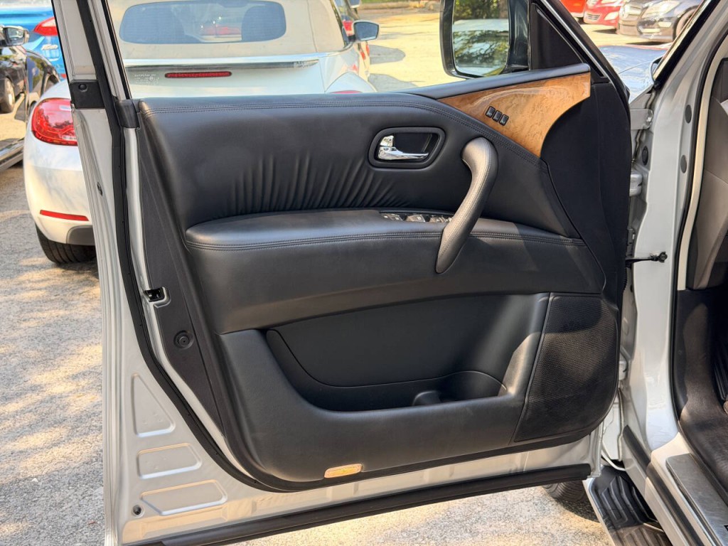 2014 INFINITI QX80 Image 16