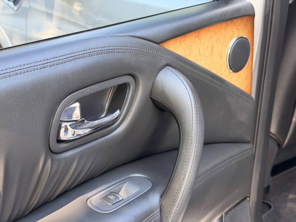 2014 INFINITI QX80 Image 18