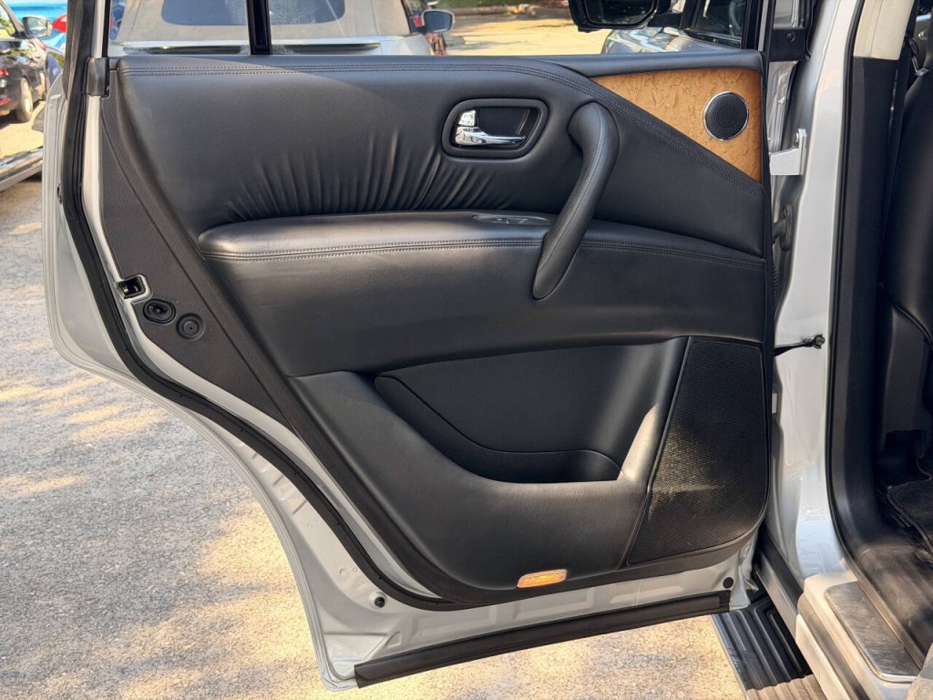 2014 INFINITI QX80 Image 19