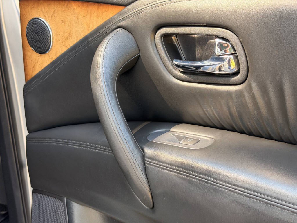 2014 INFINITI QX80 Image 21