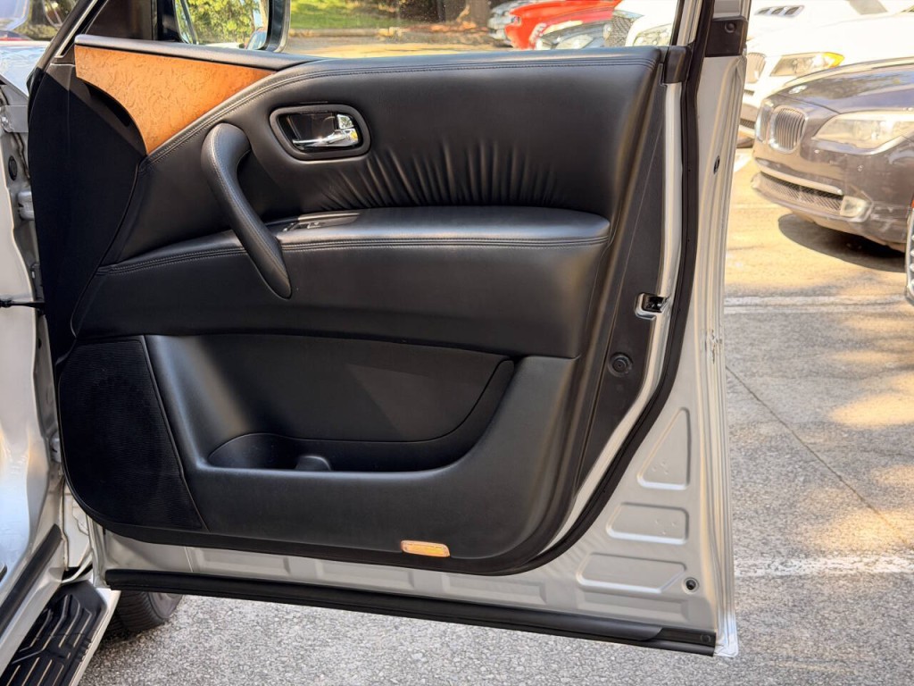 2014 INFINITI QX80 Image 23