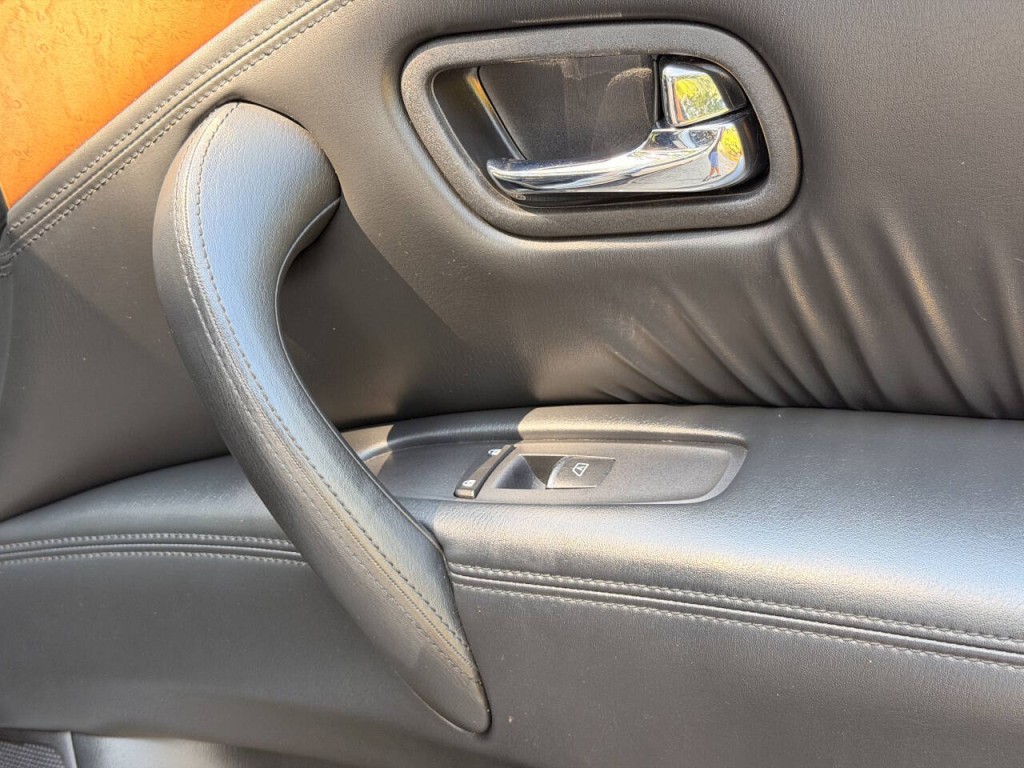 2014 INFINITI QX80 Image 24