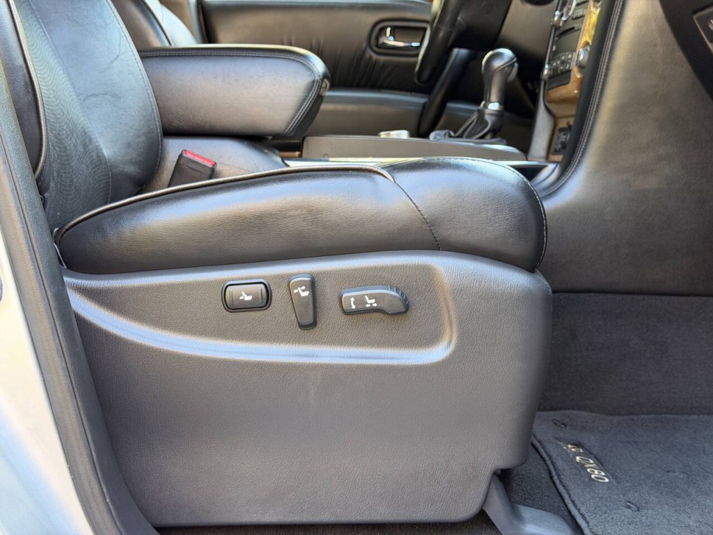 2014 INFINITI QX80 Image 25