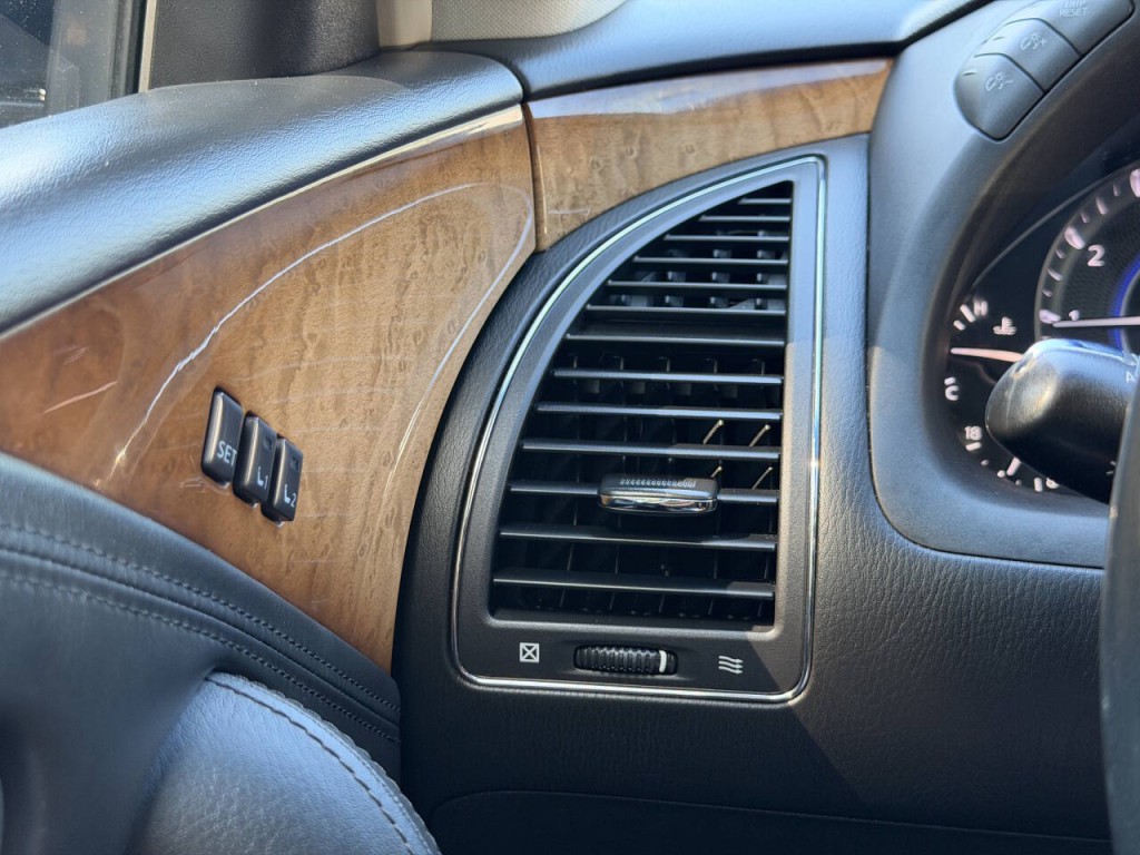 2014 INFINITI QX80 Image 30