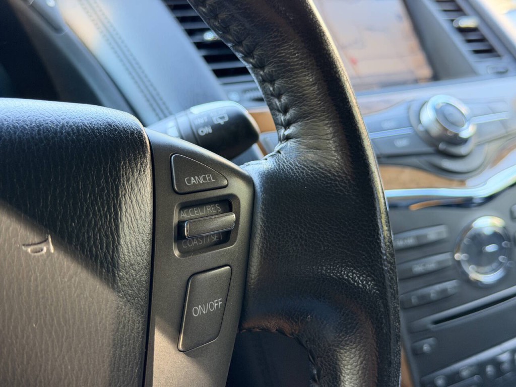 2014 INFINITI QX80 Image 32