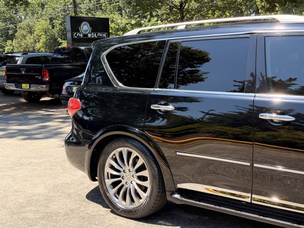 2017 INFINITI QX80 Image 2