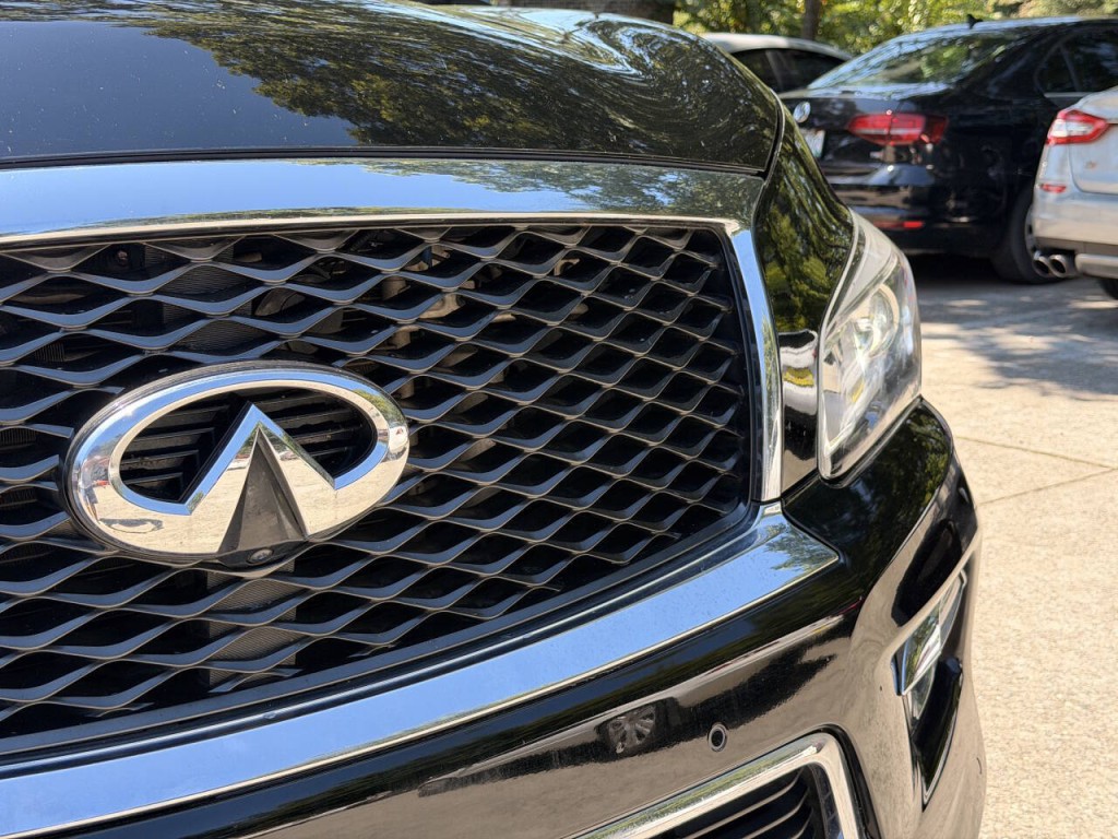 2017 INFINITI QX80 Image 3