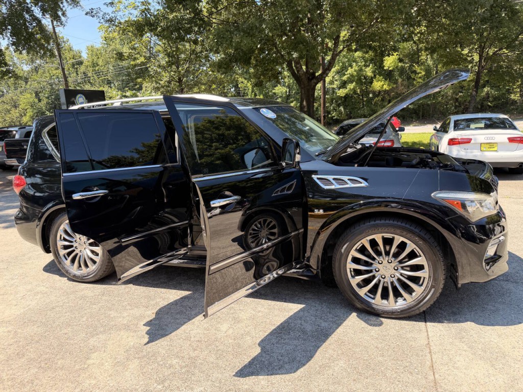 2017 INFINITI QX80 Image 10