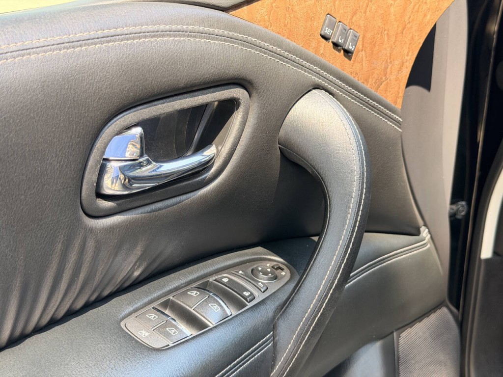 2017 INFINITI QX80 Image 14