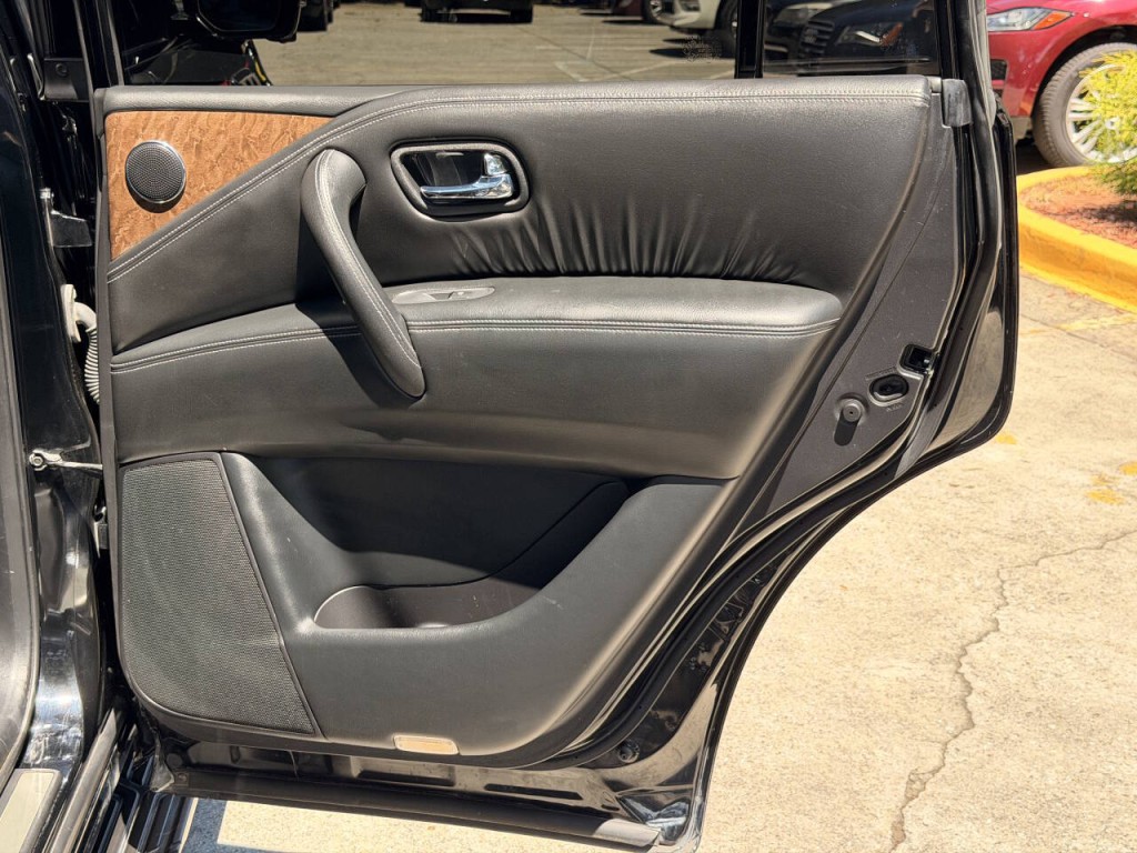 2017 INFINITI QX80 Image 19