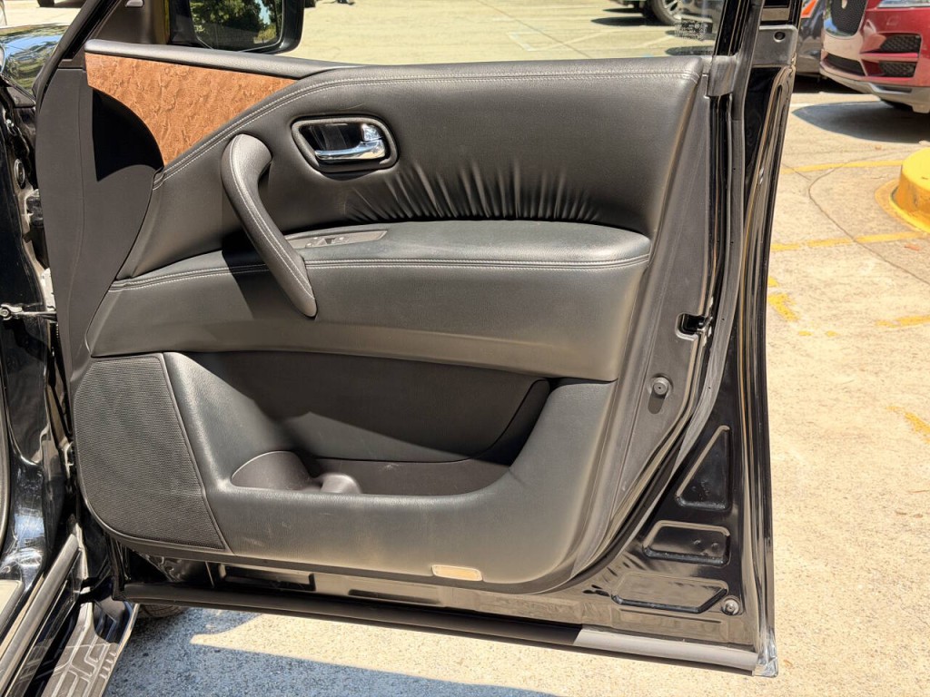 2017 INFINITI QX80 Image 20