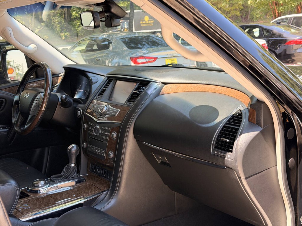 2017 INFINITI QX80 Image 21
