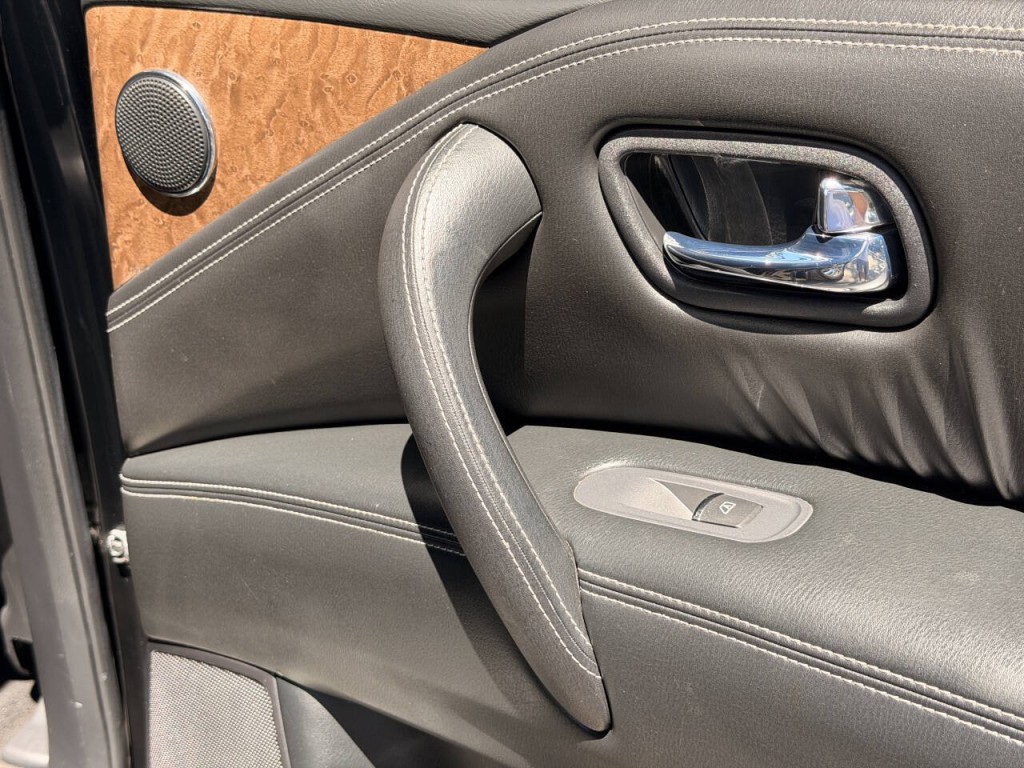 2017 INFINITI QX80 Image 22