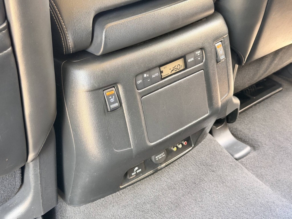 2017 INFINITI QX80 Image 24