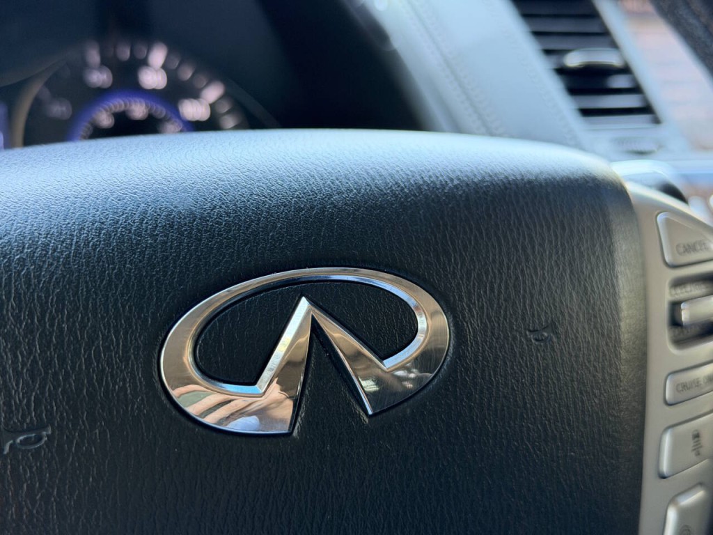 2017 INFINITI QX80 Image 27