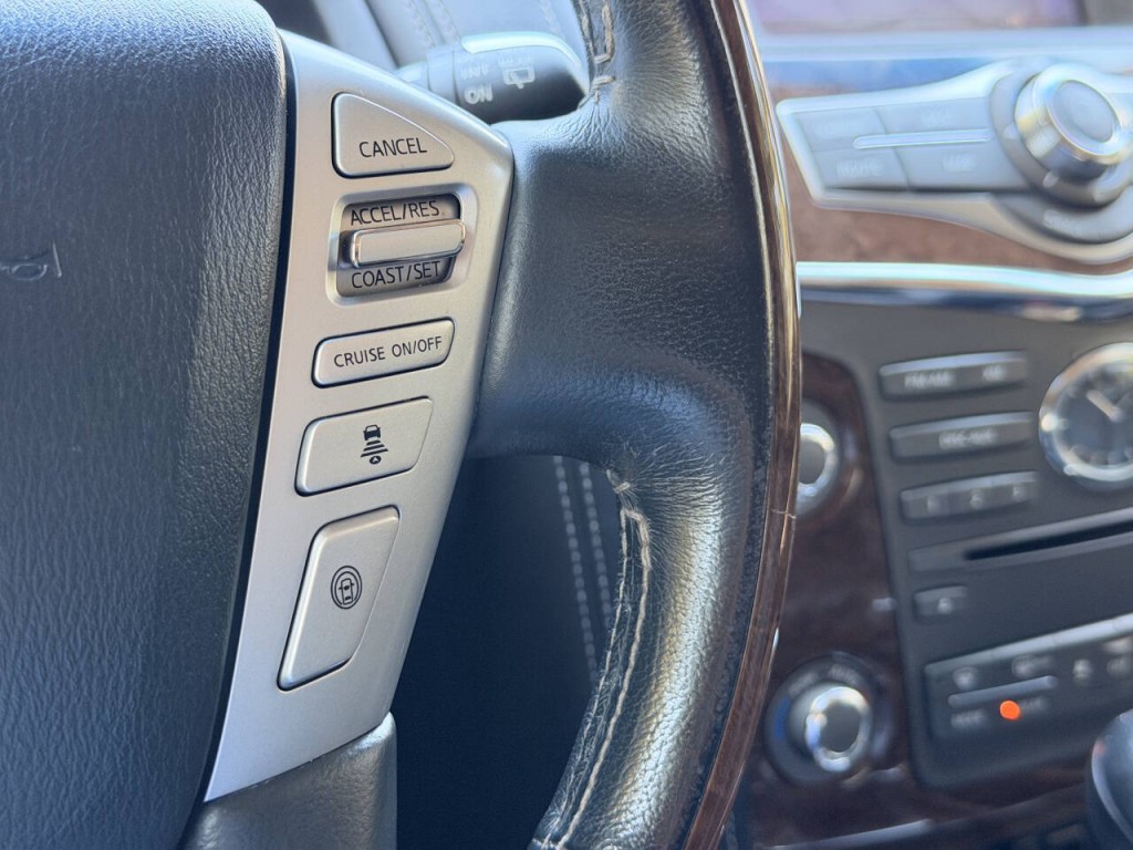2017 INFINITI QX80 Image 28
