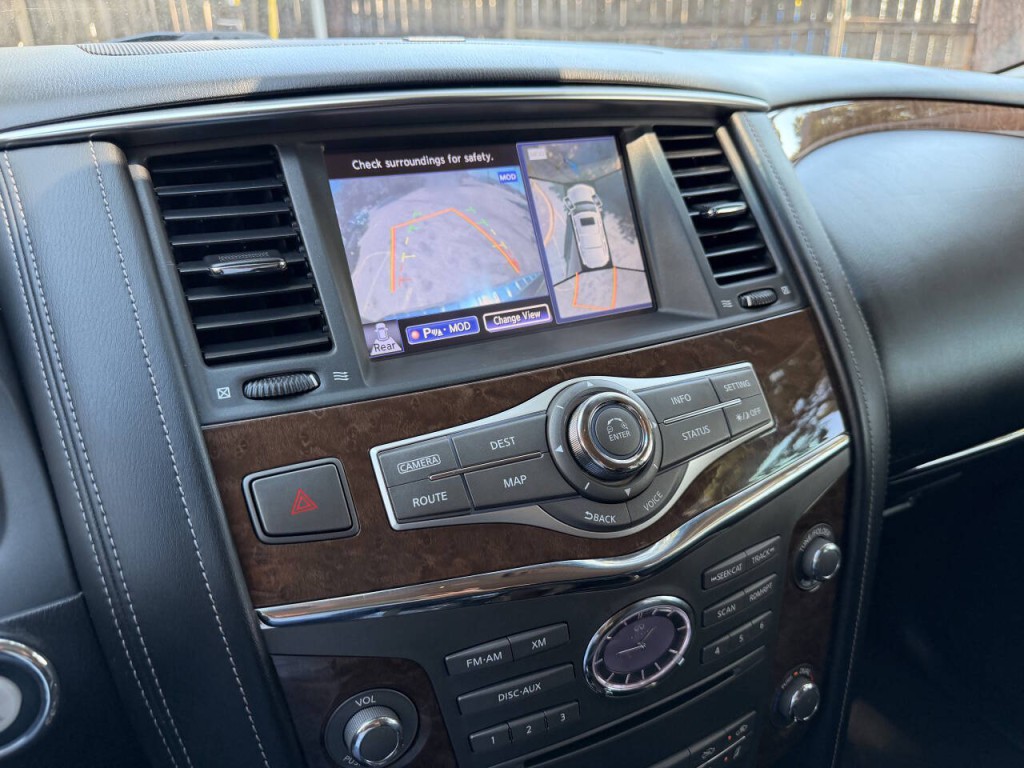 2017 INFINITI QX80 Image 29