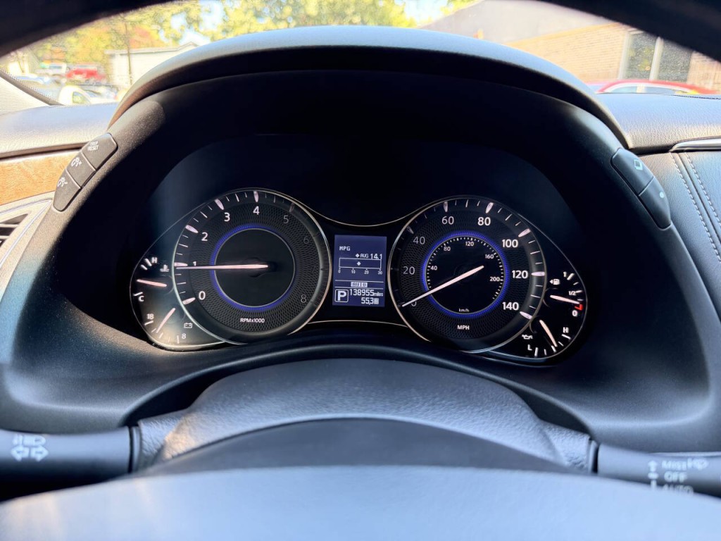 2017 INFINITI QX80 Image 30