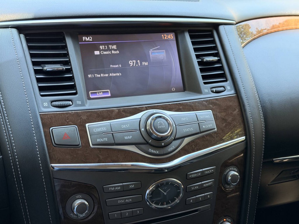 2017 INFINITI QX80 Image 32