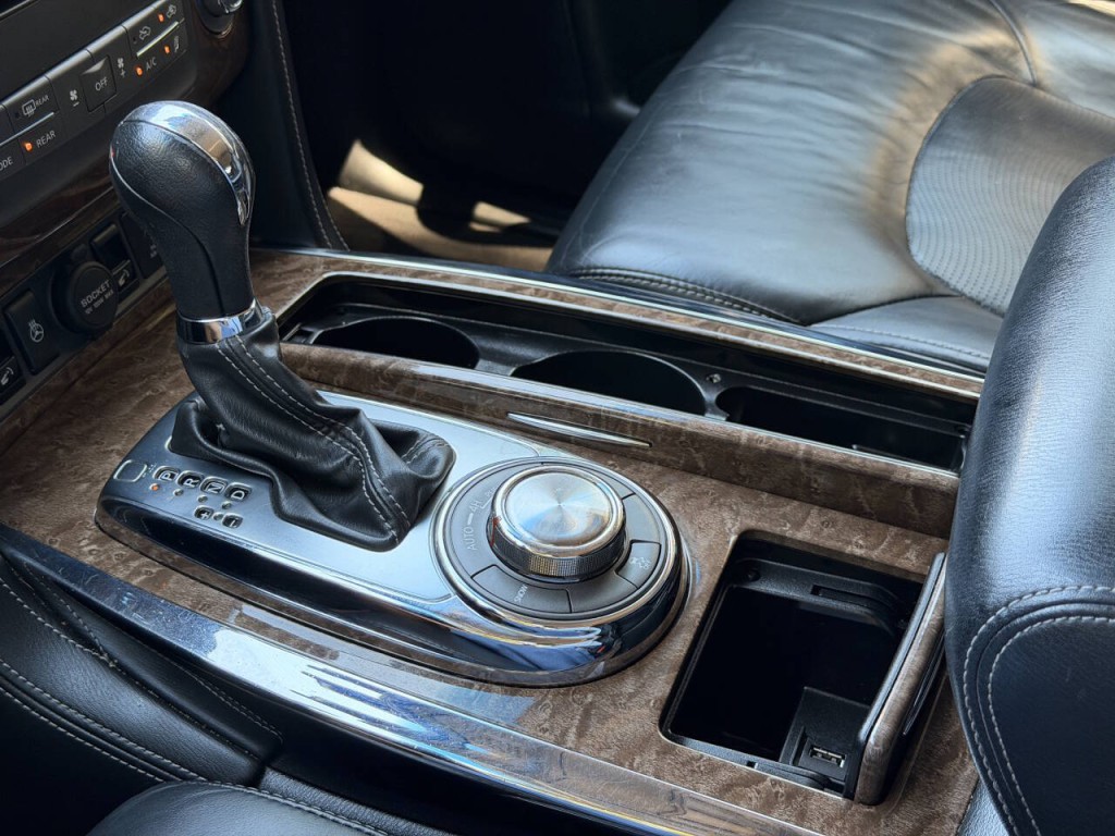 2017 INFINITI QX80 Image 35