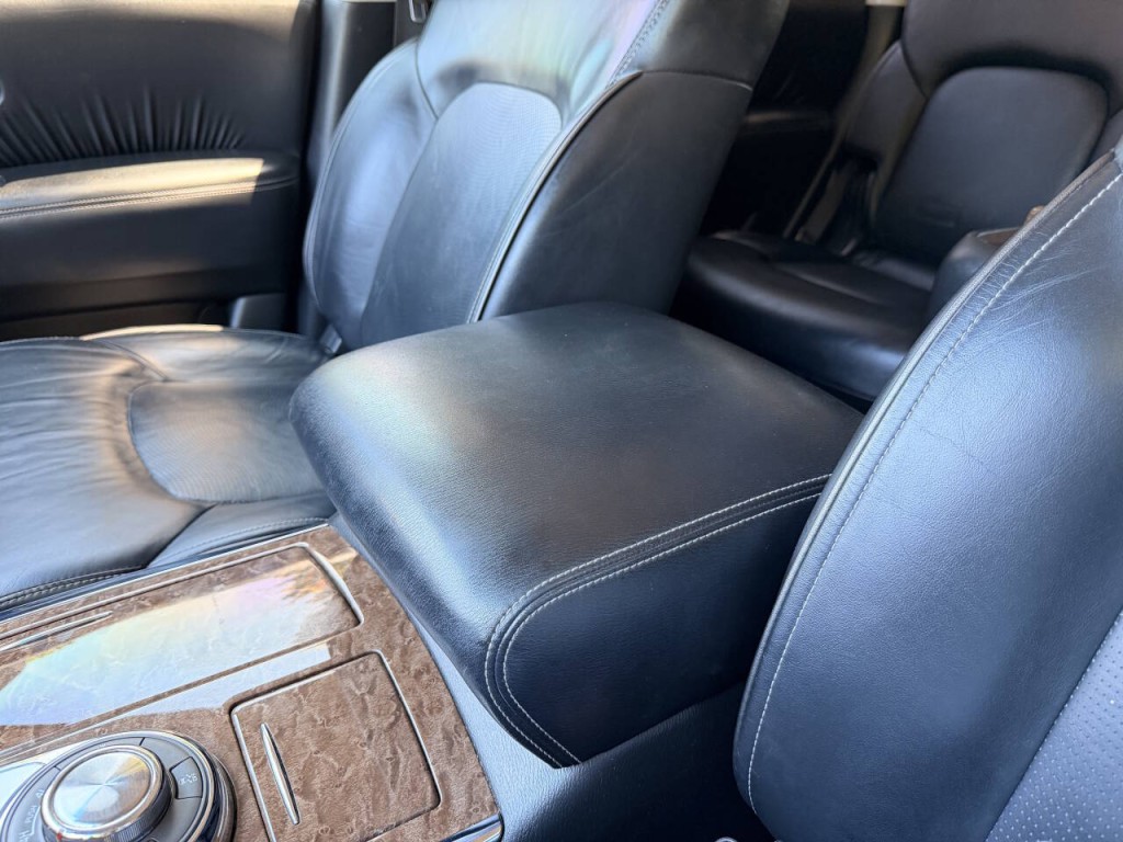 2017 INFINITI QX80 Image 38