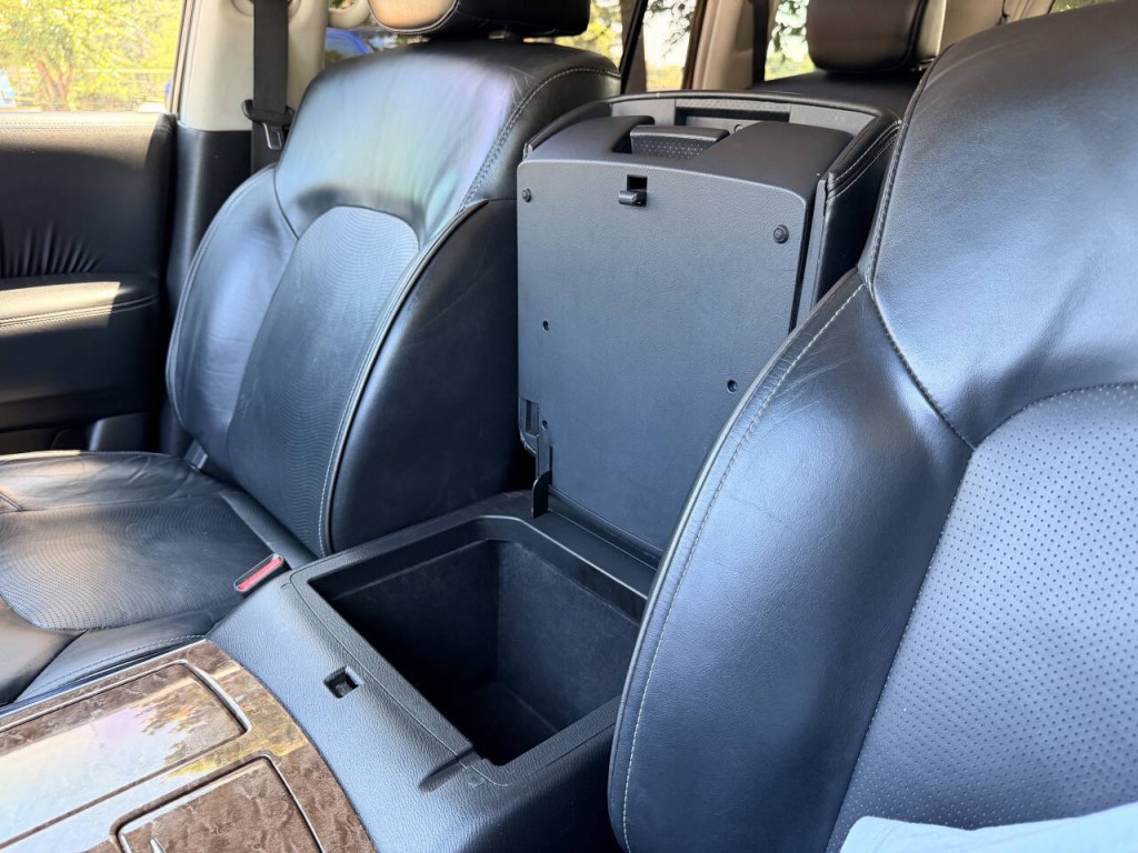 2017 INFINITI QX80 Image 40
