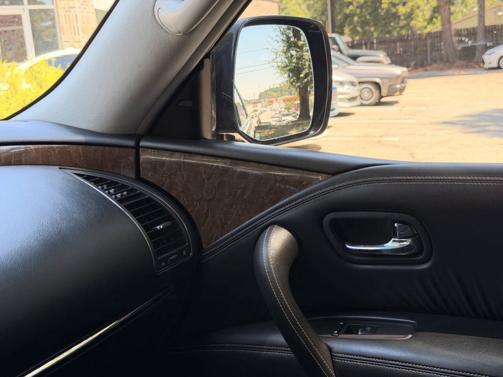 2017 INFINITI QX80 Image 41