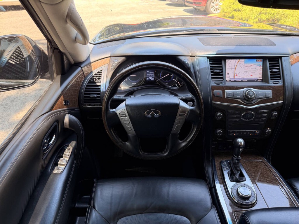 2017 INFINITI QX80 Image 45