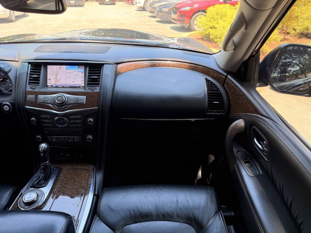 2017 INFINITI QX80 Image 46