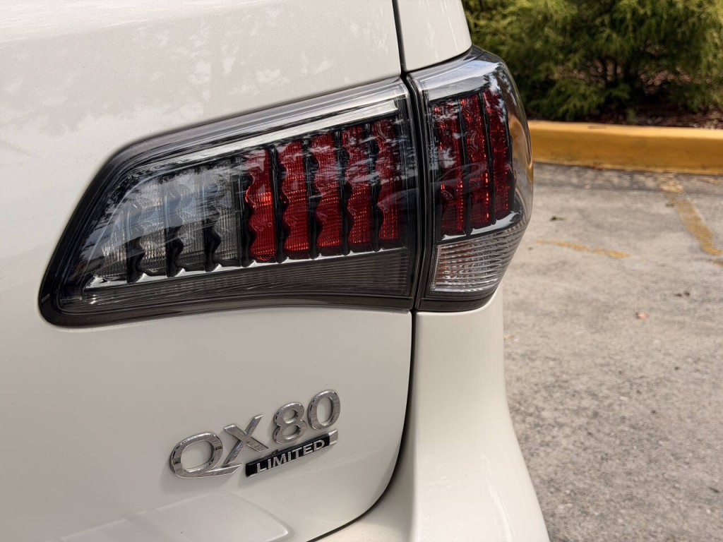 2015 INFINITI QX80 Image 7