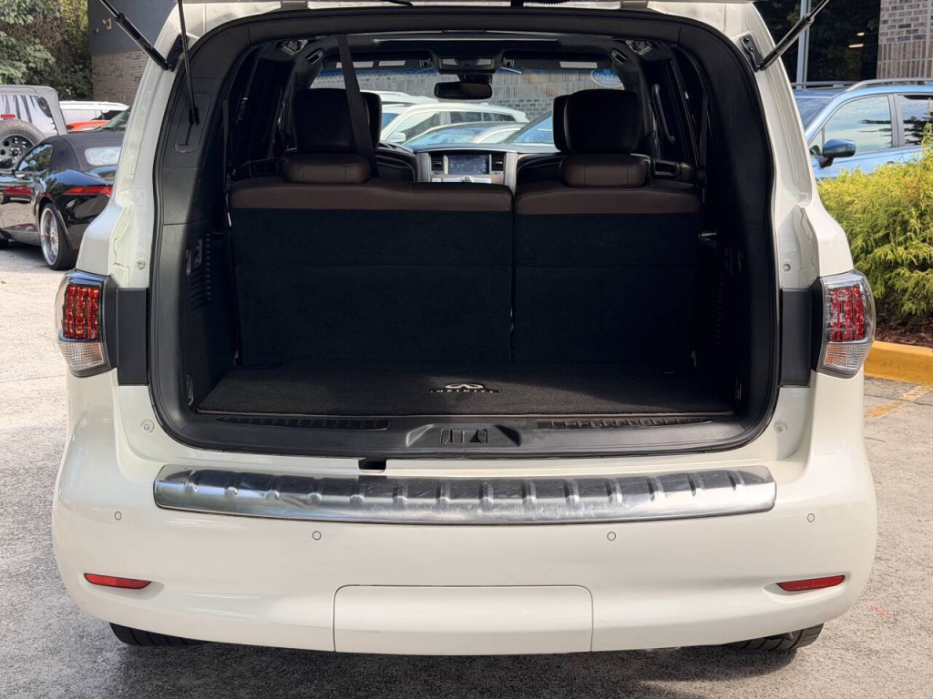 2015 INFINITI QX80 Image 8