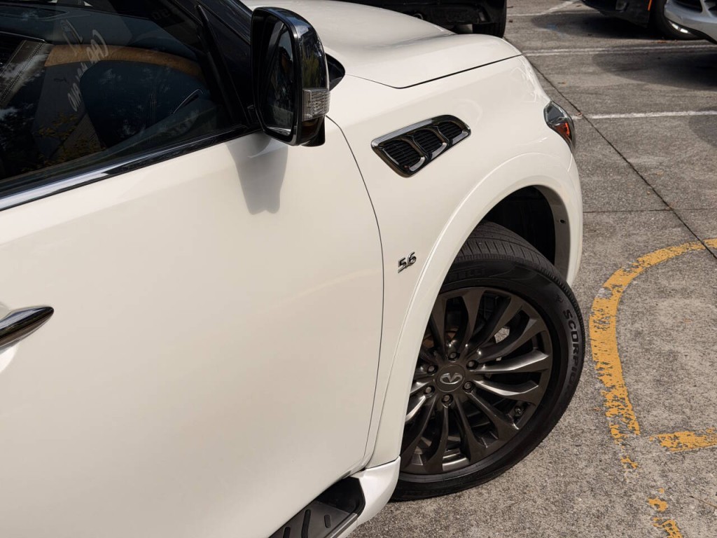 2015 INFINITI QX80 Image 11