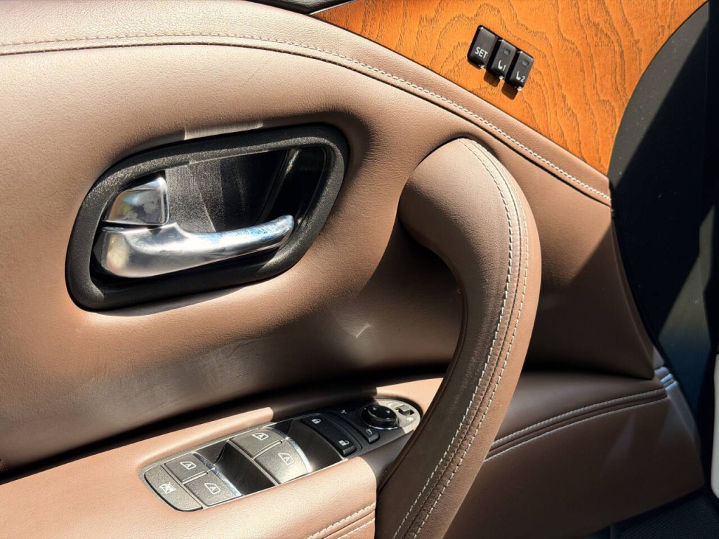 2015 INFINITI QX80 Image 21