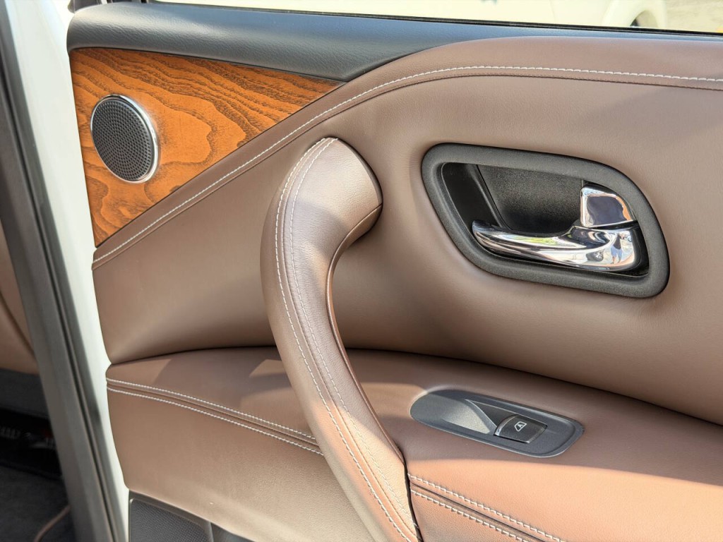 2015 INFINITI QX80 Image 24