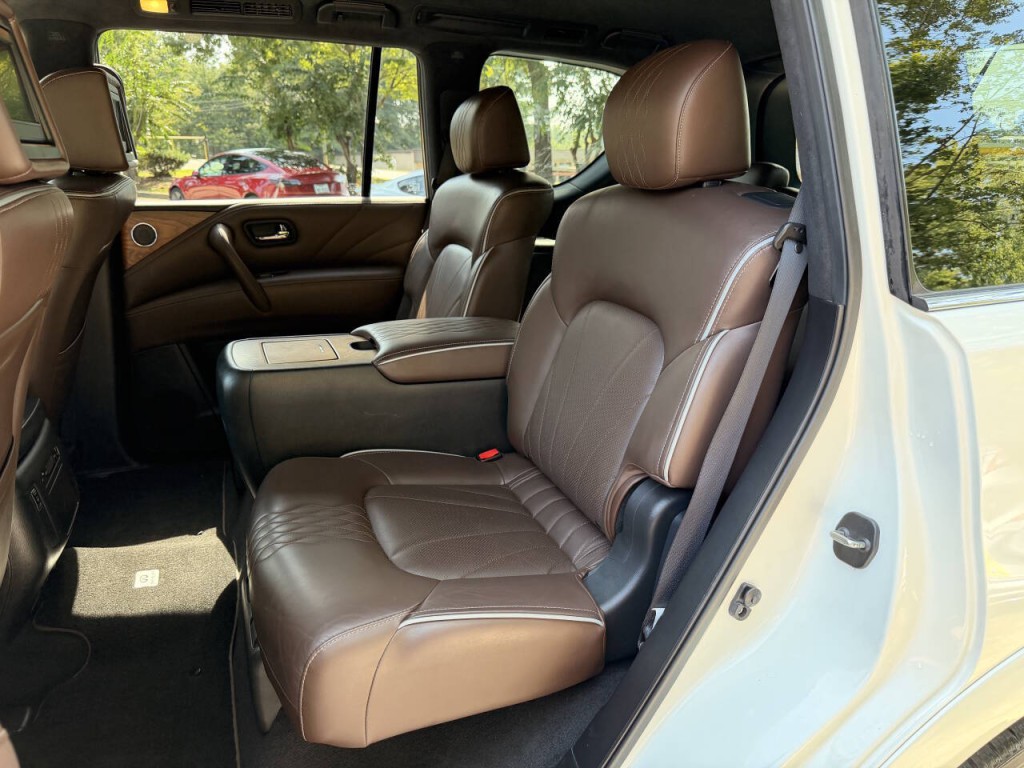 2015 INFINITI QX80 Image 25