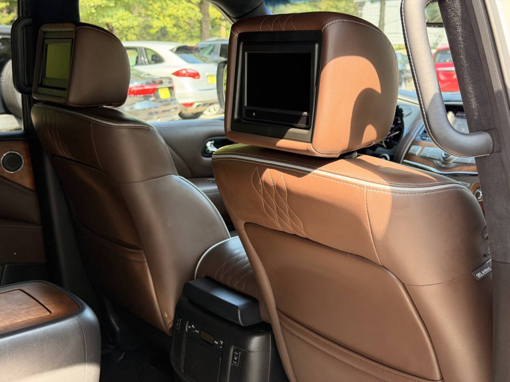 2015 INFINITI QX80 Image 26