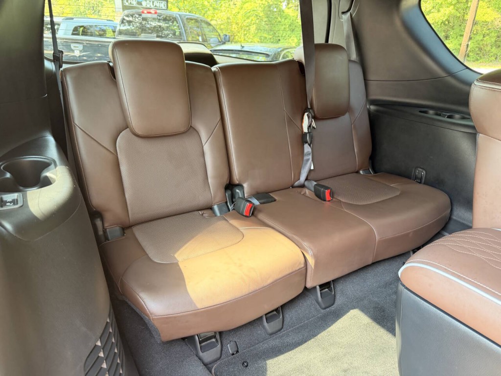2015 INFINITI QX80 Image 32