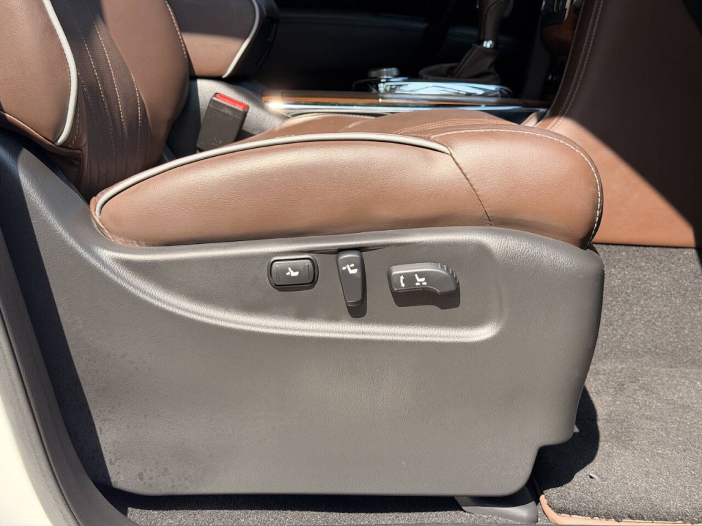 2015 INFINITI QX80 Image 33
