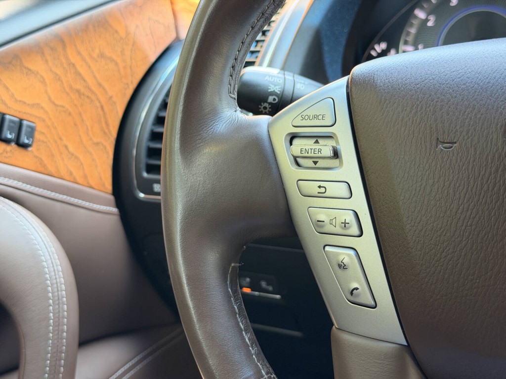 2015 INFINITI QX80 Image 34