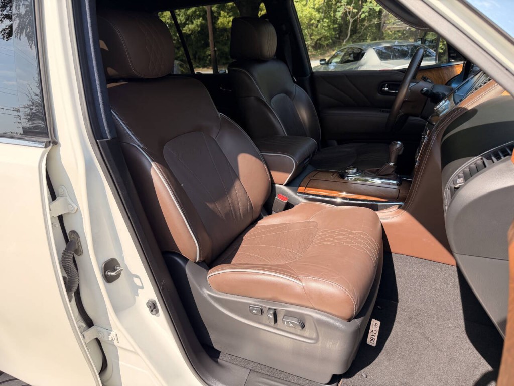 2015 INFINITI QX80 Image 35