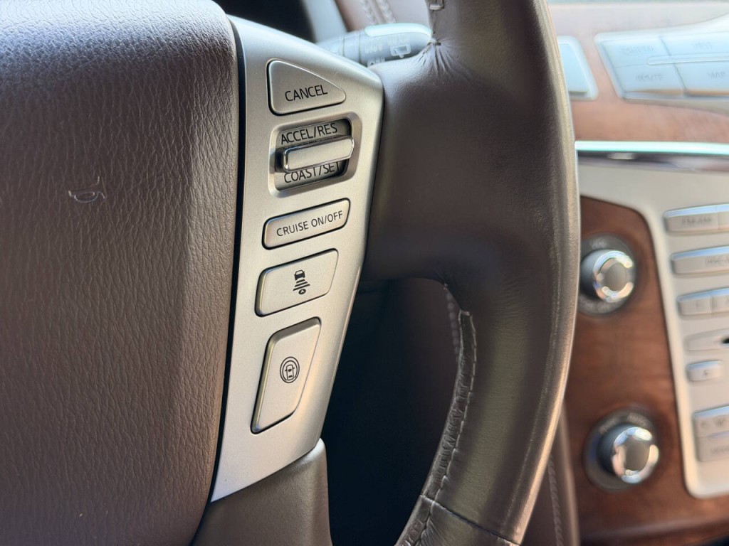 2015 INFINITI QX80 Image 39