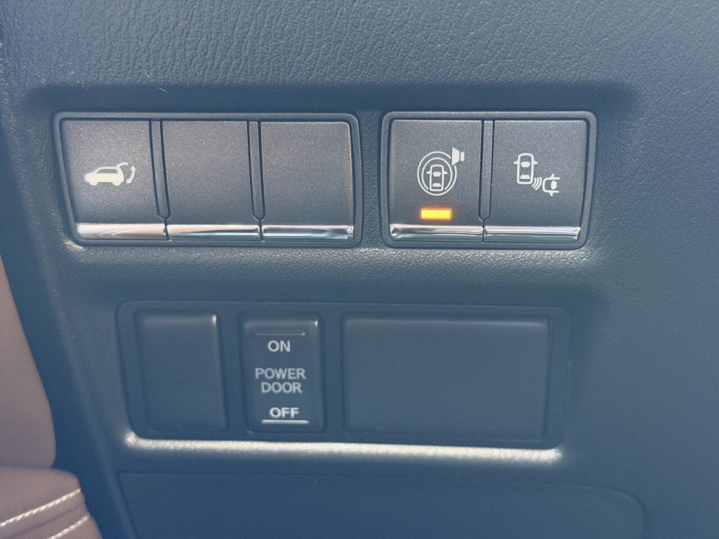 2015 INFINITI QX80 Image 40