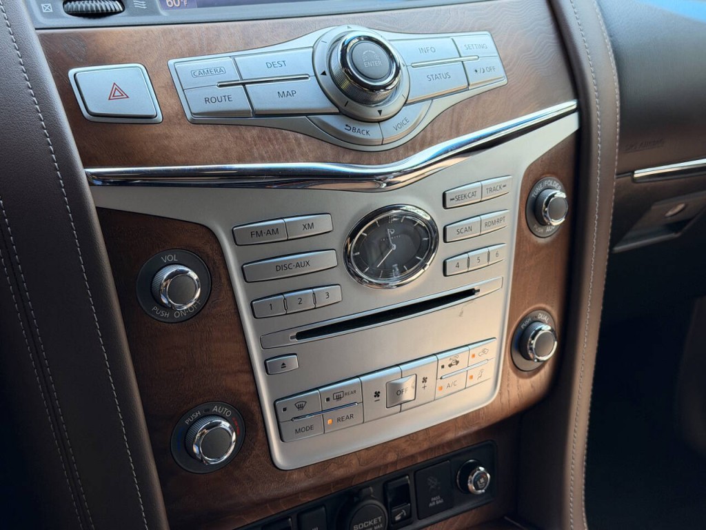 2015 INFINITI QX80 Image 41
