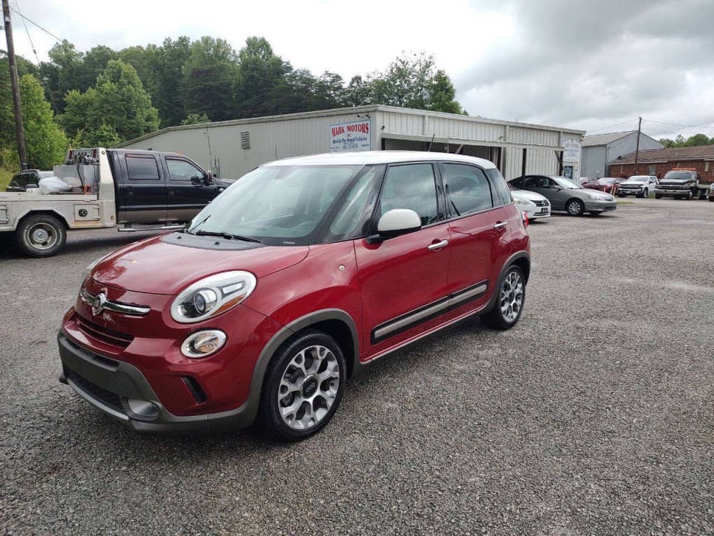2016 FIAT 500L Image 2